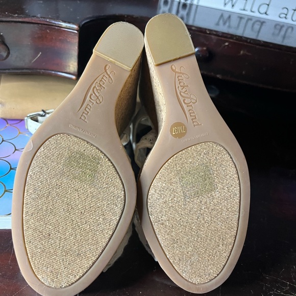 NEW! Lucky Ranette Wedges - Picture 8 of 11